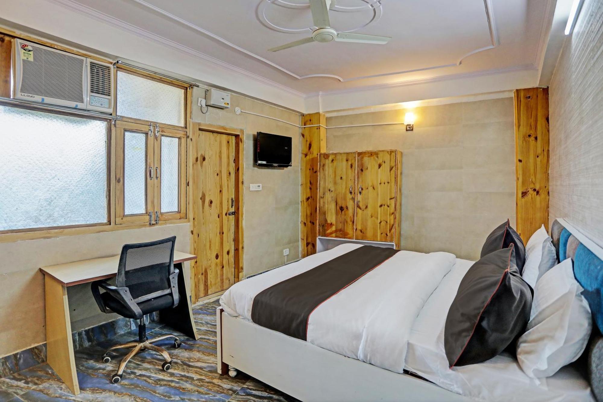 Umen Hotel Nearest Sector 66 Noida Esterno foto