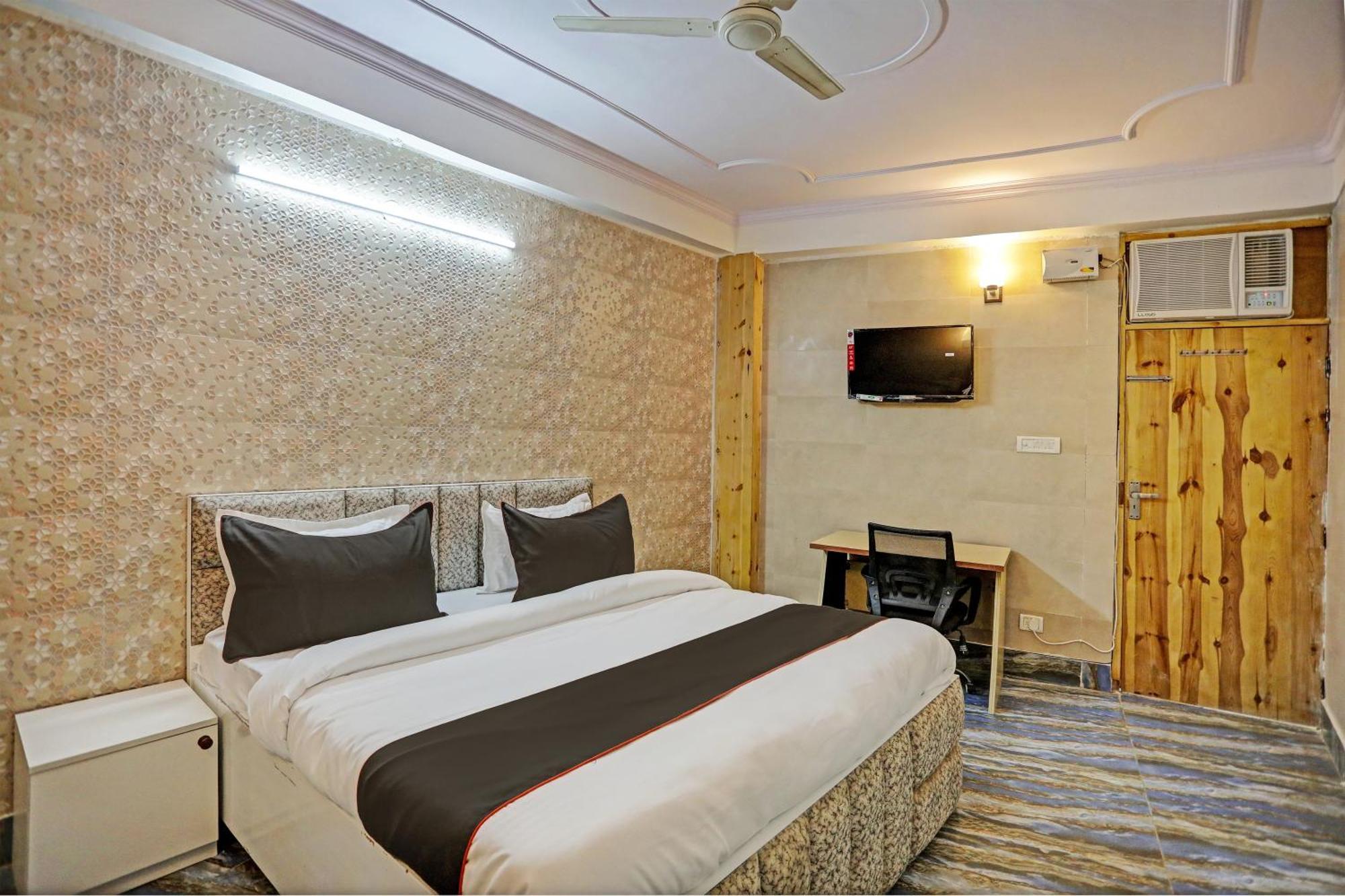 Umen Hotel Nearest Sector 66 Noida Esterno foto