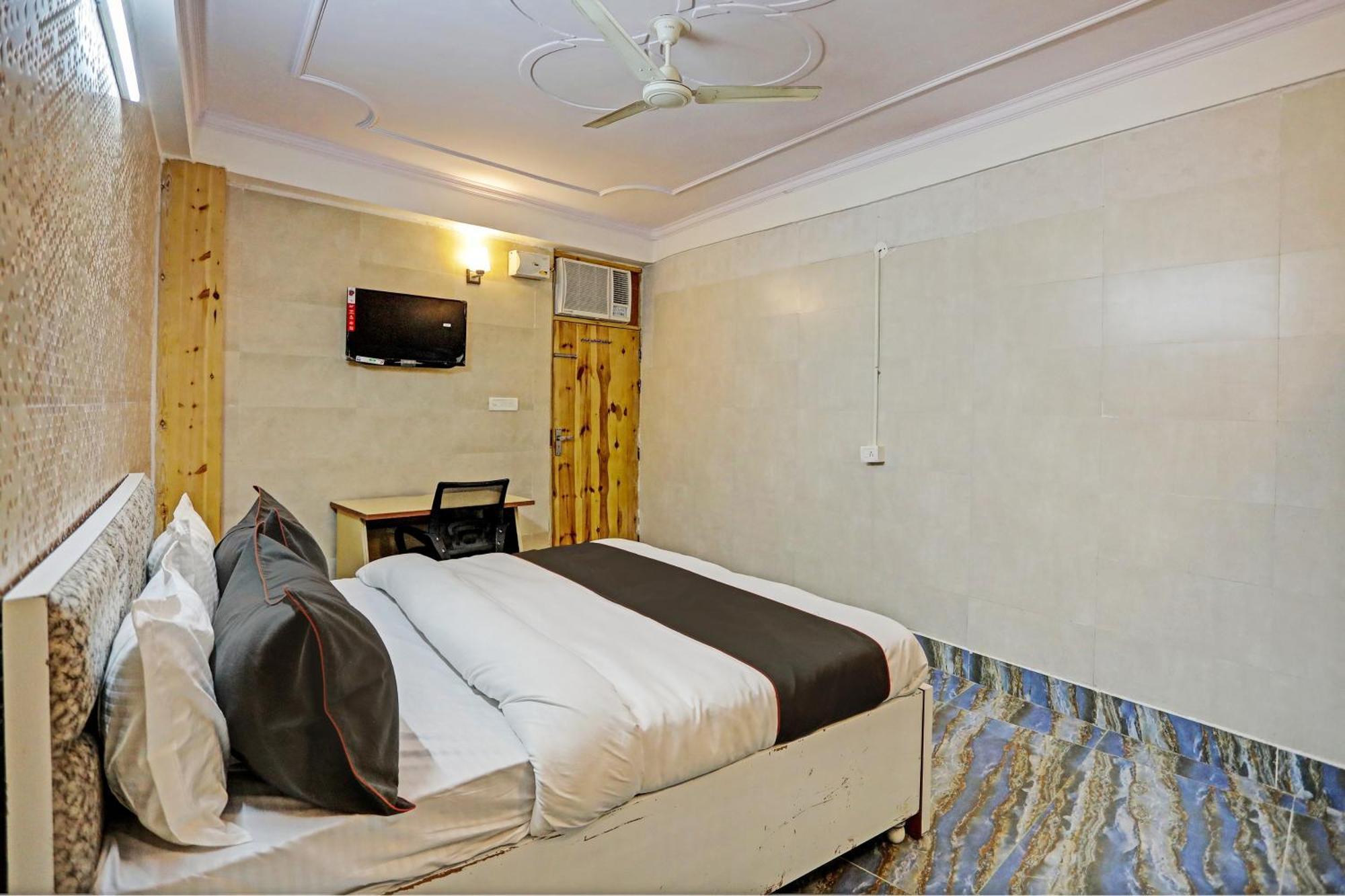 Umen Hotel Nearest Sector 66 Noida Esterno foto