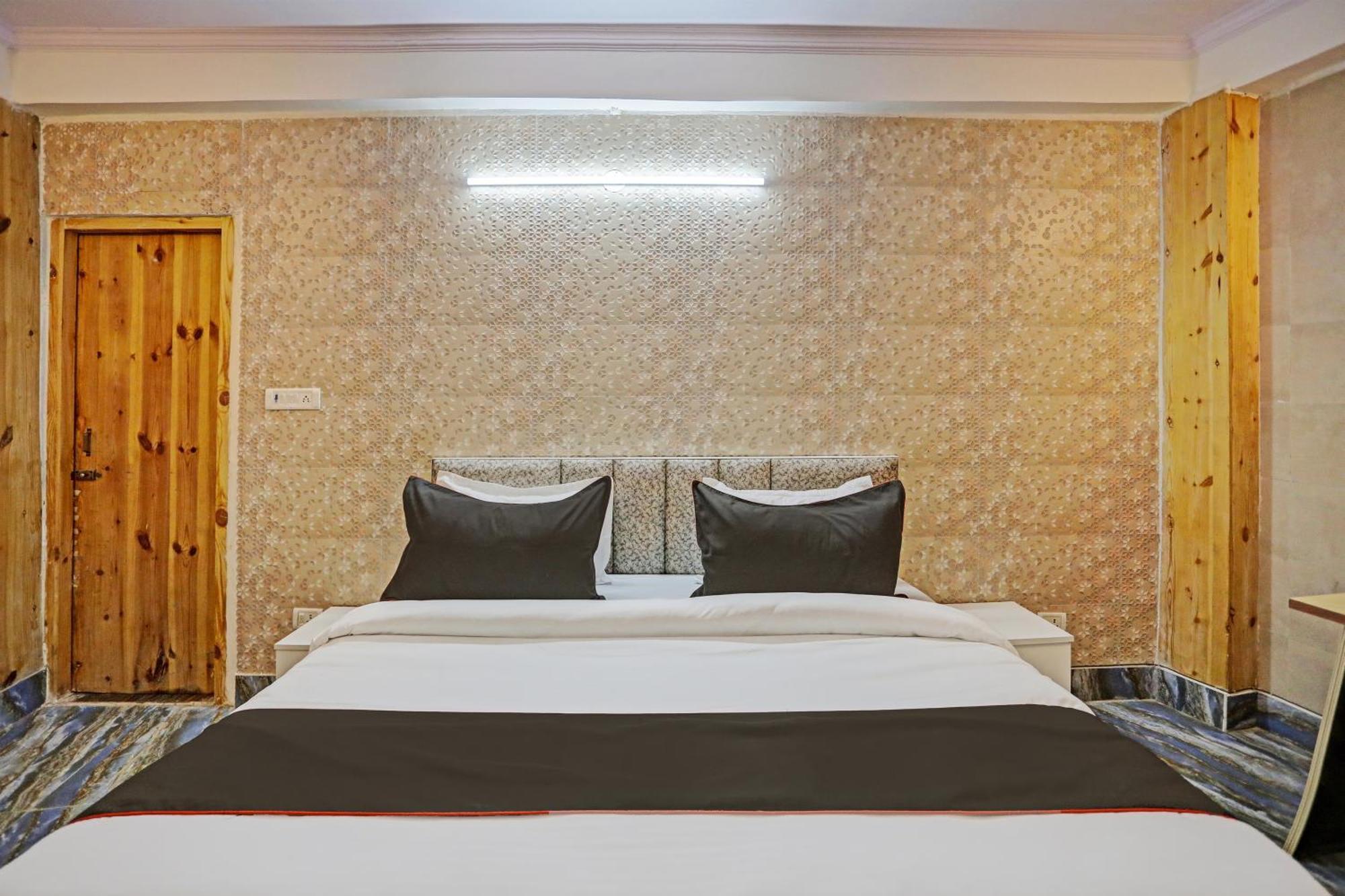 Umen Hotel Nearest Sector 66 Noida Esterno foto