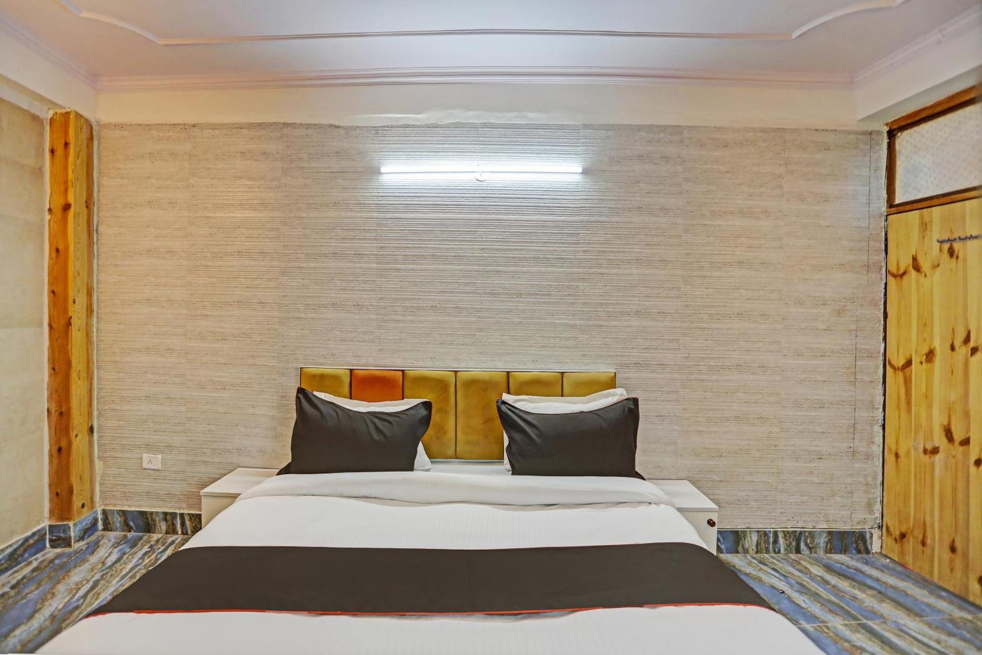 Umen Hotel Nearest Sector 66 Noida Esterno foto